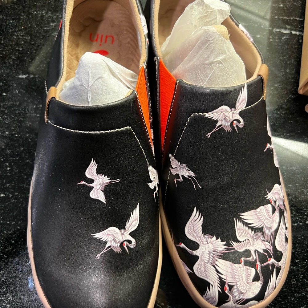 New In Box UIN Women's Shoes Size 8.5 Crane In Dark